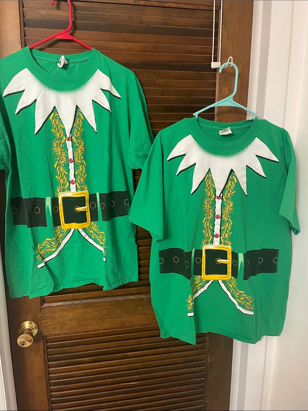 Fruit of the Loom Green Elf Costume T-Shirt with White Collar and Yellow Buckle